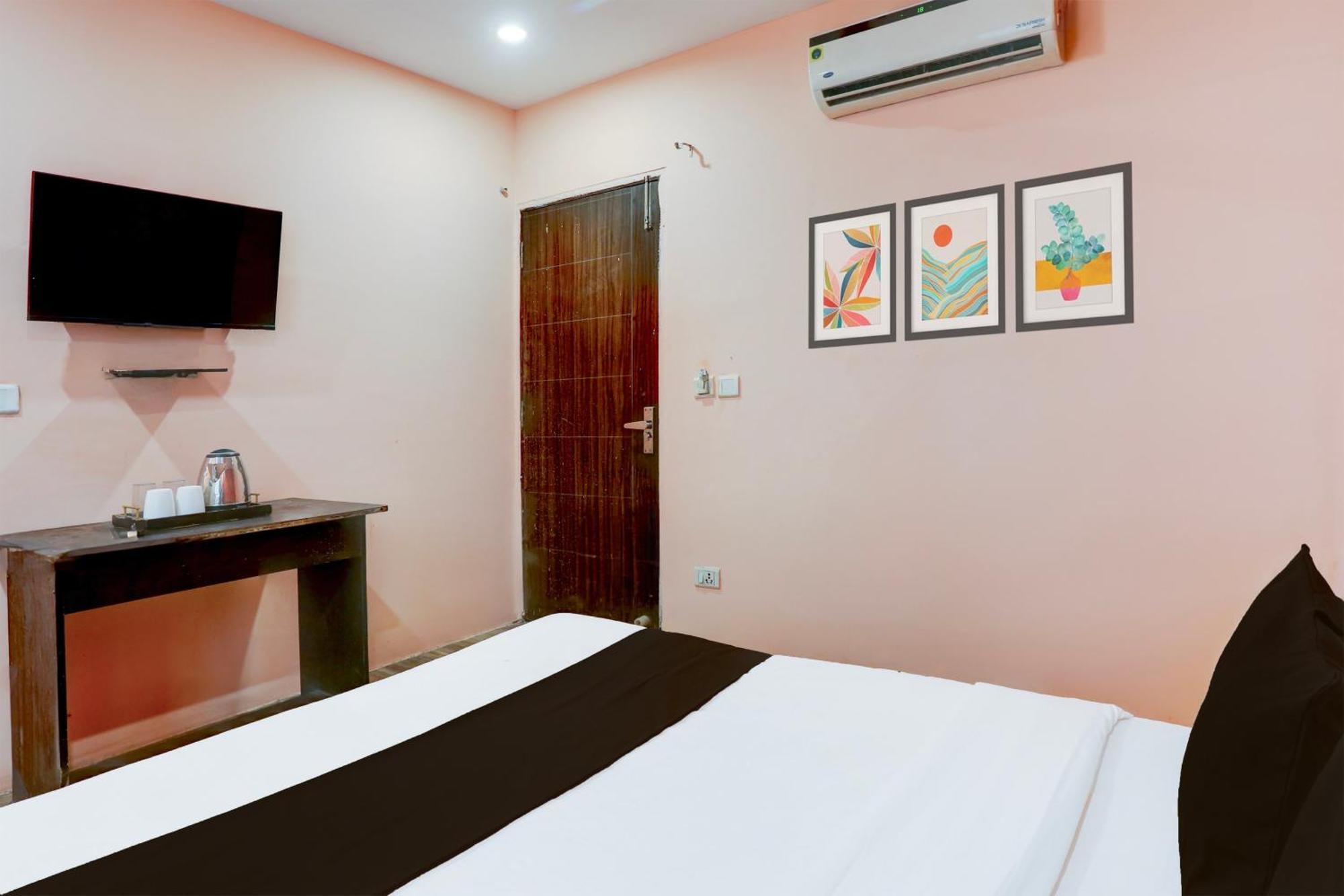 Super Hotel O S J Residency 델리 외부 사진