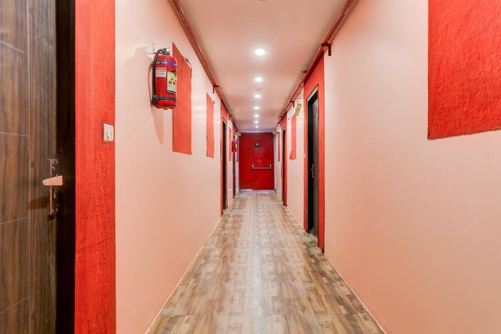 Super Hotel O S J Residency 델리 외부 사진